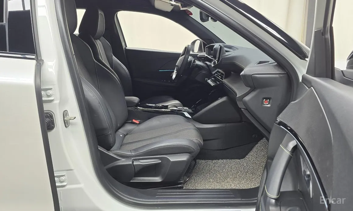 Фото 10 - Peugeot 2008