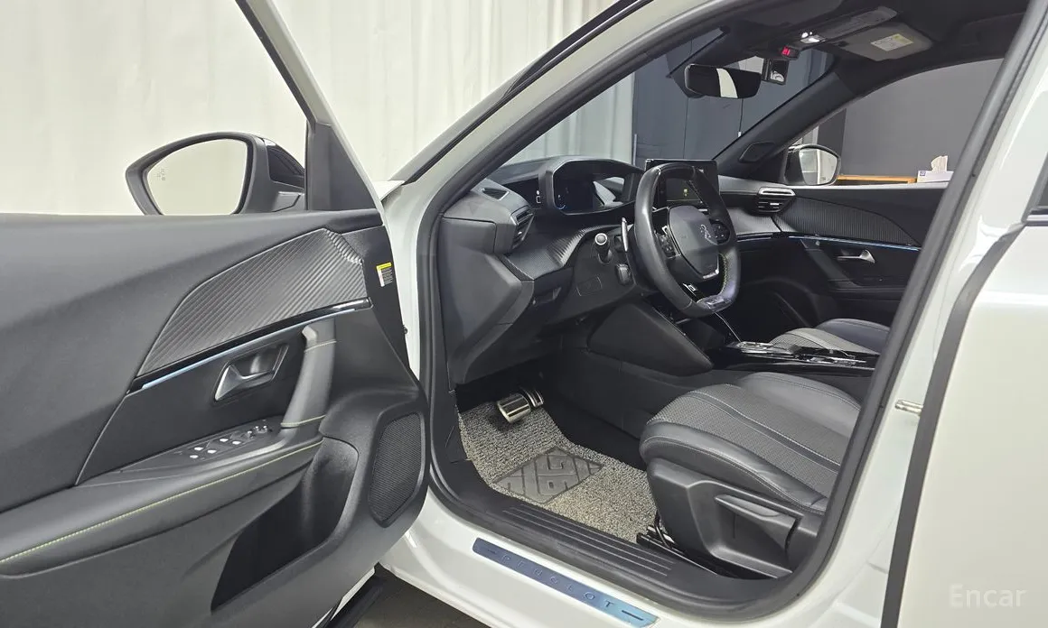 Фото 11 - Peugeot 2008