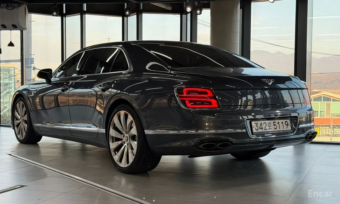 Фото 4 - Bentley Flying Spur