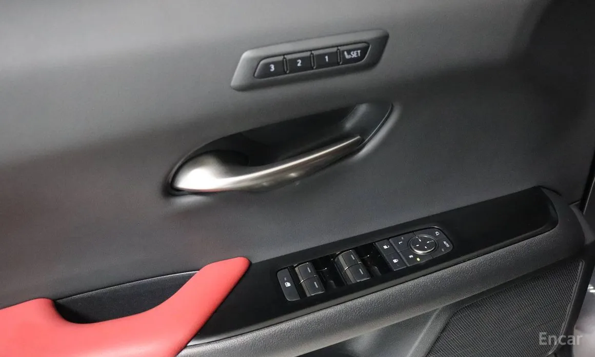 Фото 12 - Lexus UX