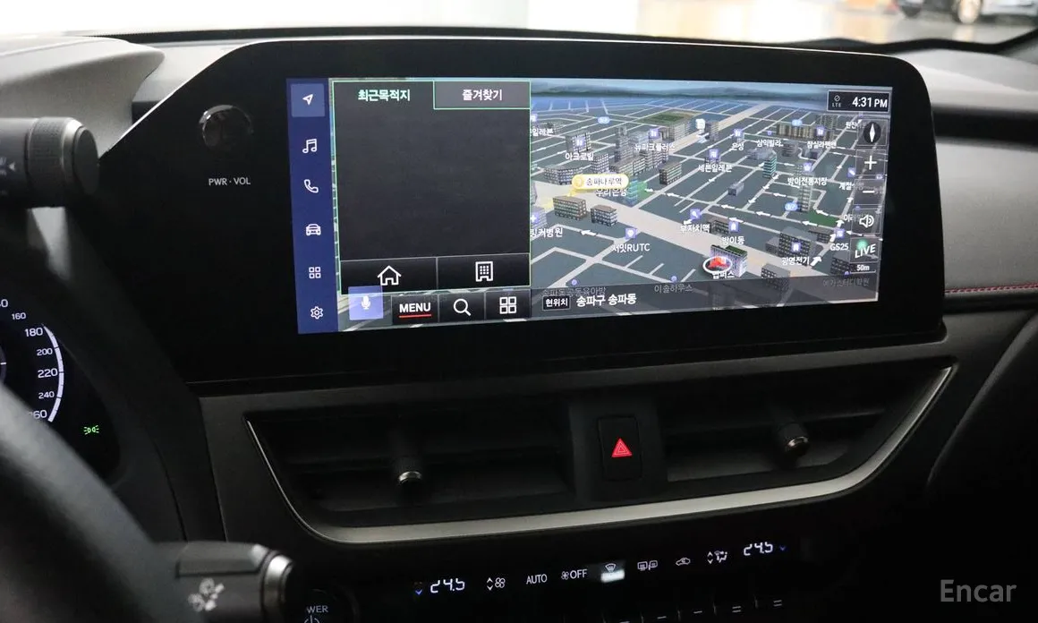 Фото 13 - Lexus UX