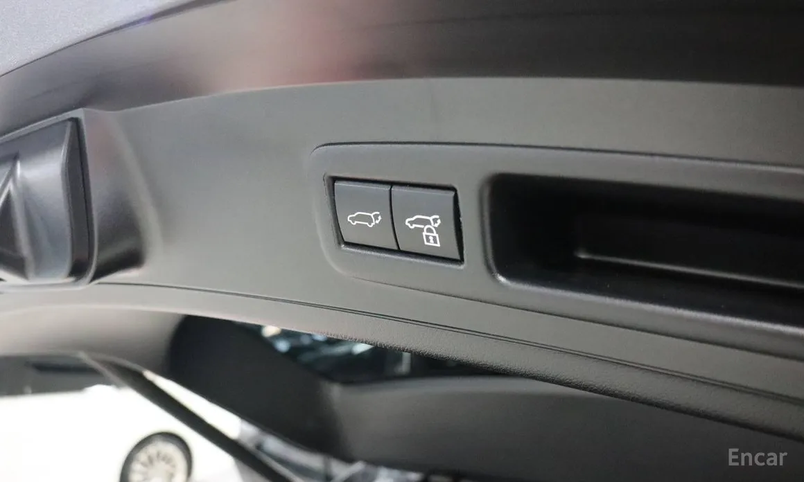 Фото 17 - Lexus UX