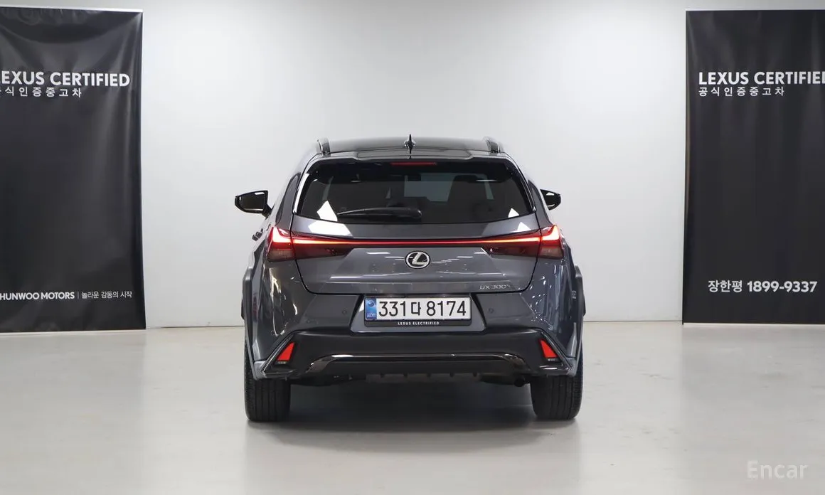 Фото 4 - Lexus UX