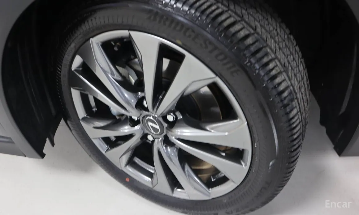 Фото 5 - Lexus UX