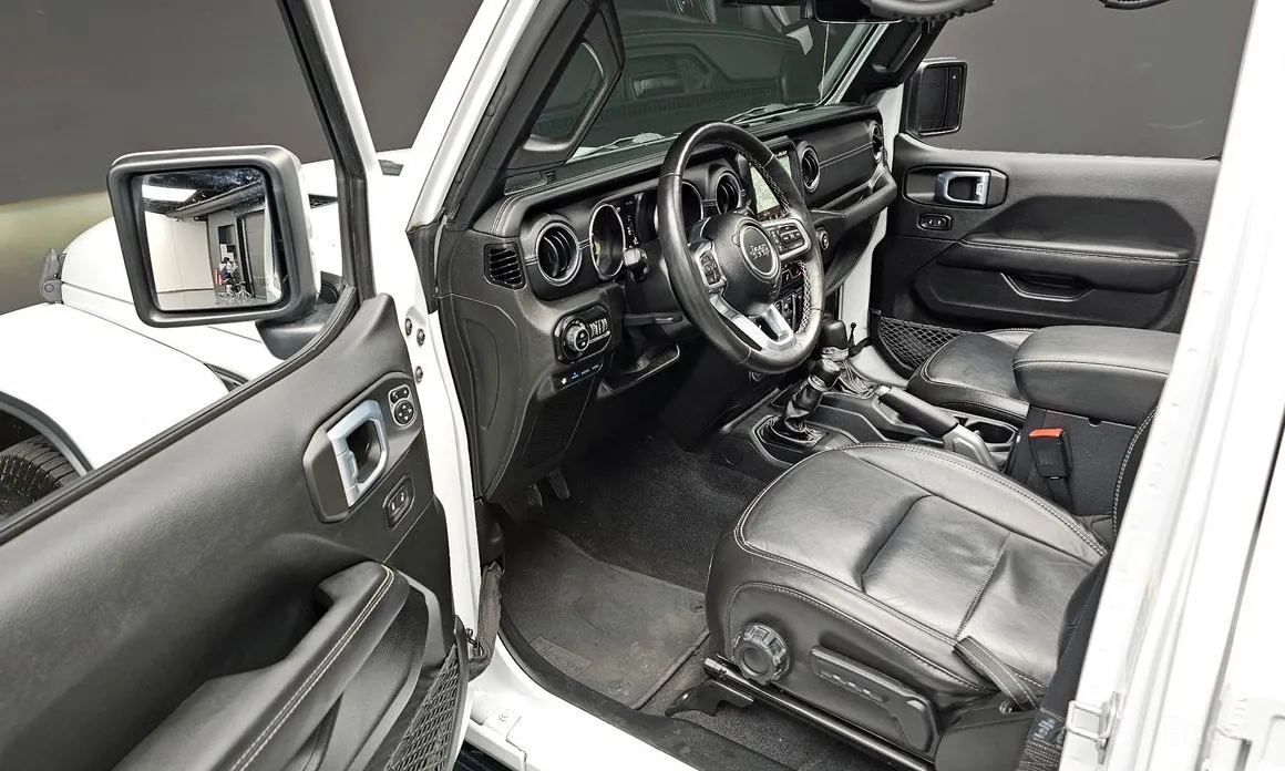 Фото 12 - Jeep Wrangler