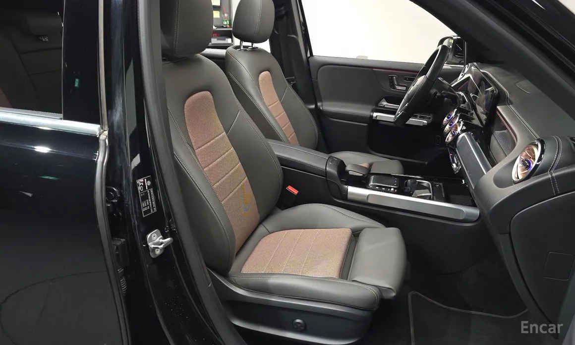 Фото 10 - Mercedes-Benz EQB