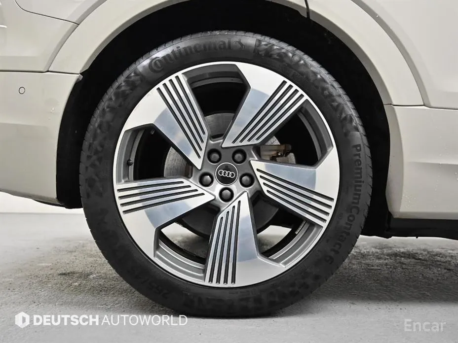 Фото 5 - Audi e-tron