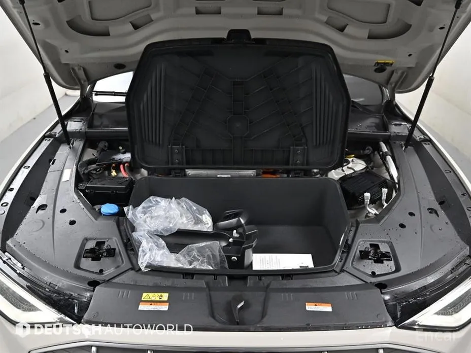 Фото 6 - Audi e-tron