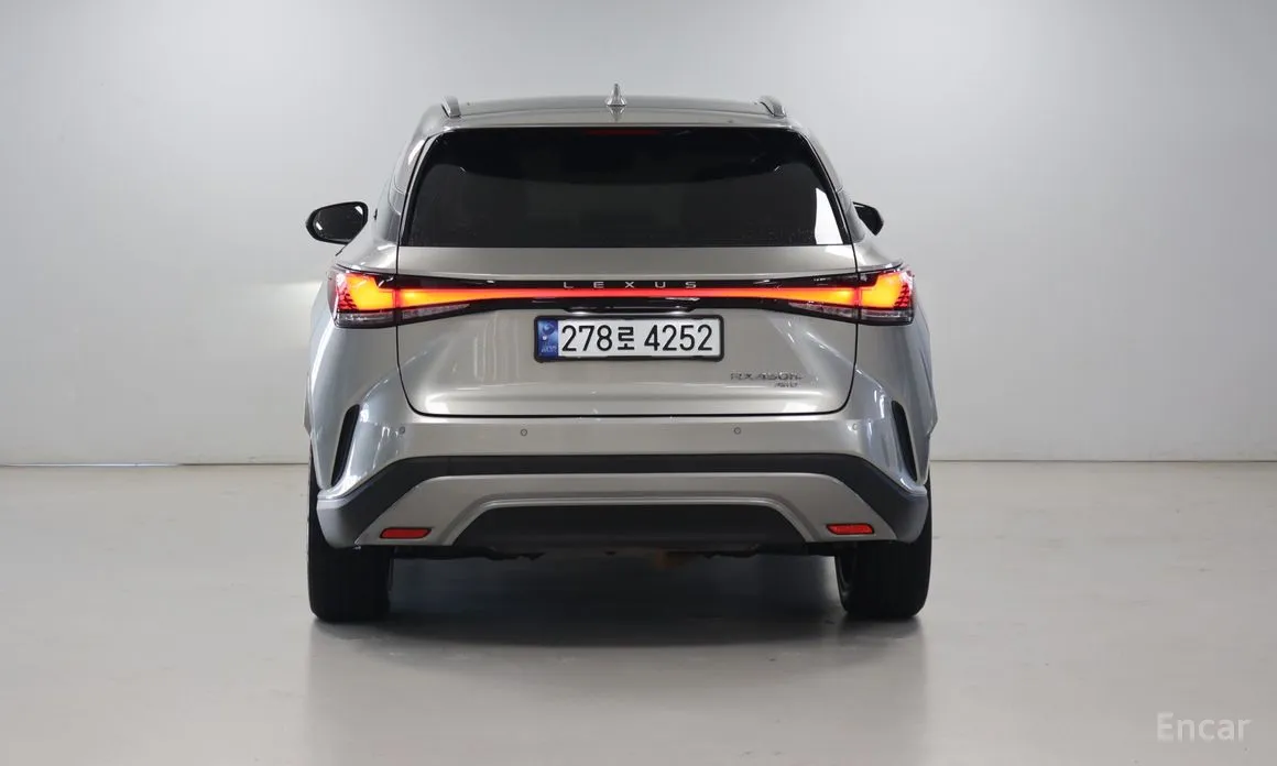 Фото 4 - Lexus RX