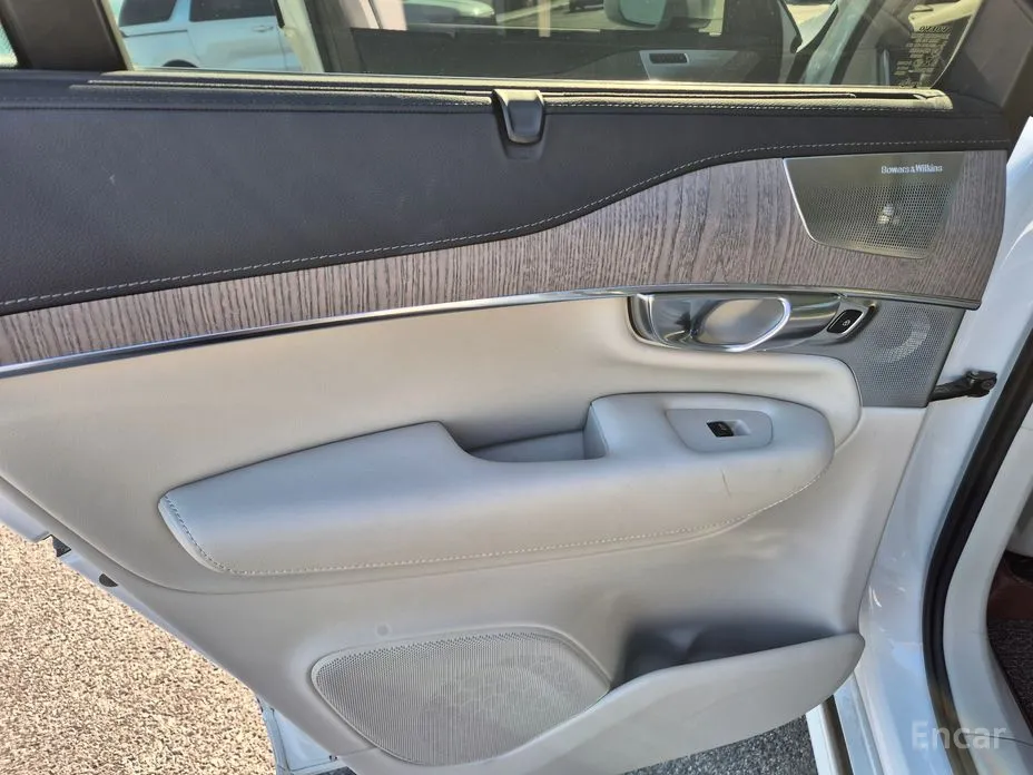 Фото 10 - Volvo XC90