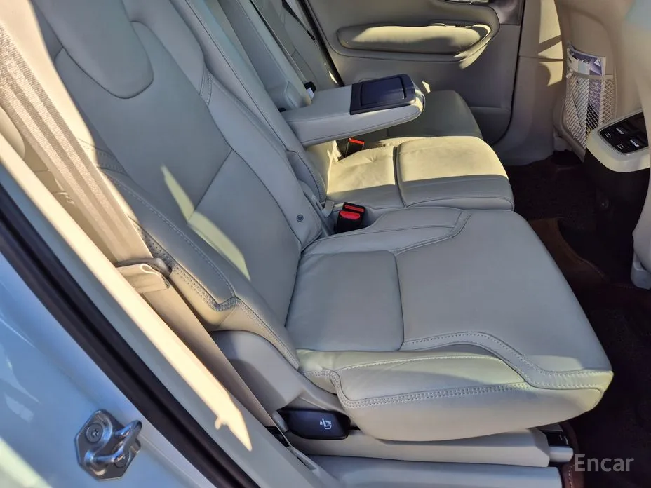 Фото 16 - Volvo XC90