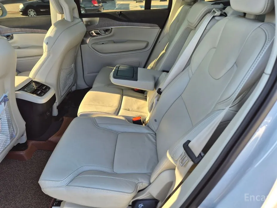 Фото 9 - Volvo XC90