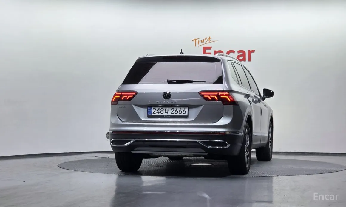 Фото 4 - Volkswagen Tiguan