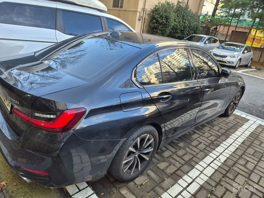 Photo 4 - BMW 3 Series