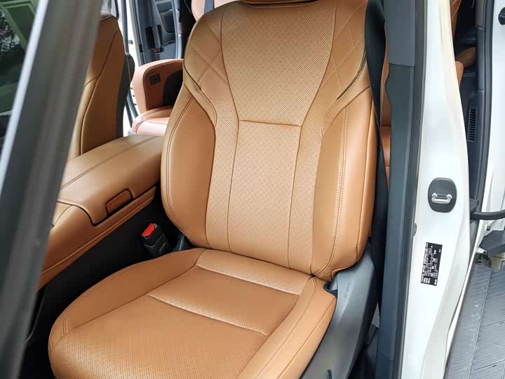 Фото 12 - Toyota Vellfire