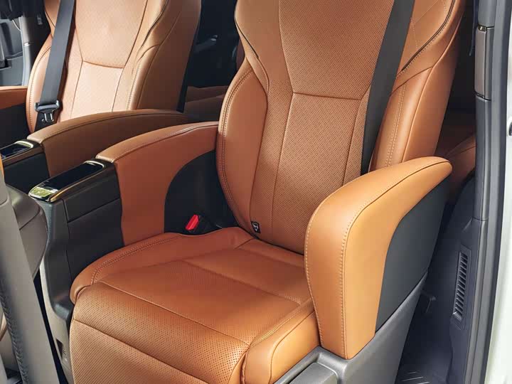 Фото 8 - Toyota Vellfire