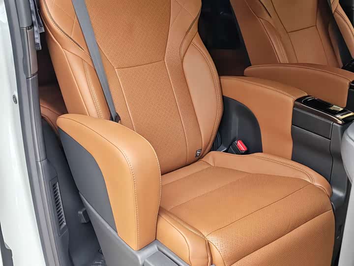 Фото 9 - Toyota Vellfire