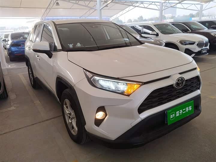 Фото 4 - Toyota RAV4