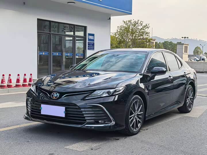 Фото 1 - Toyota Camry