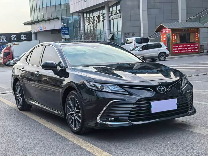 Фото 3 - Toyota Camry