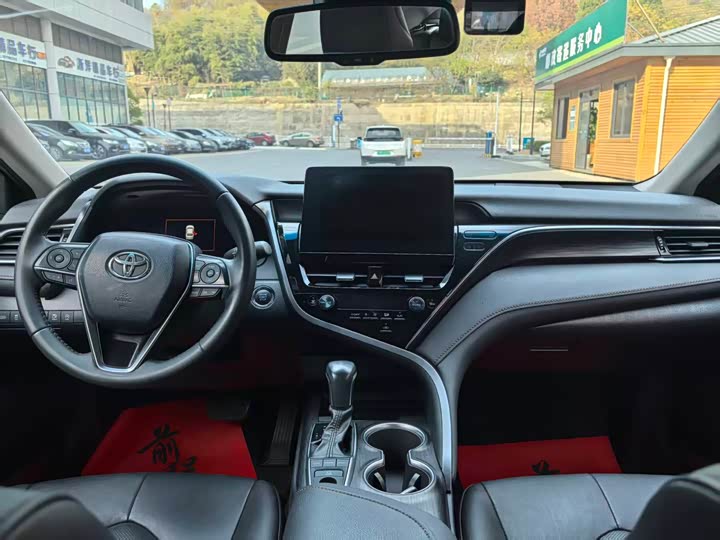 Фото 6 - Toyota Camry