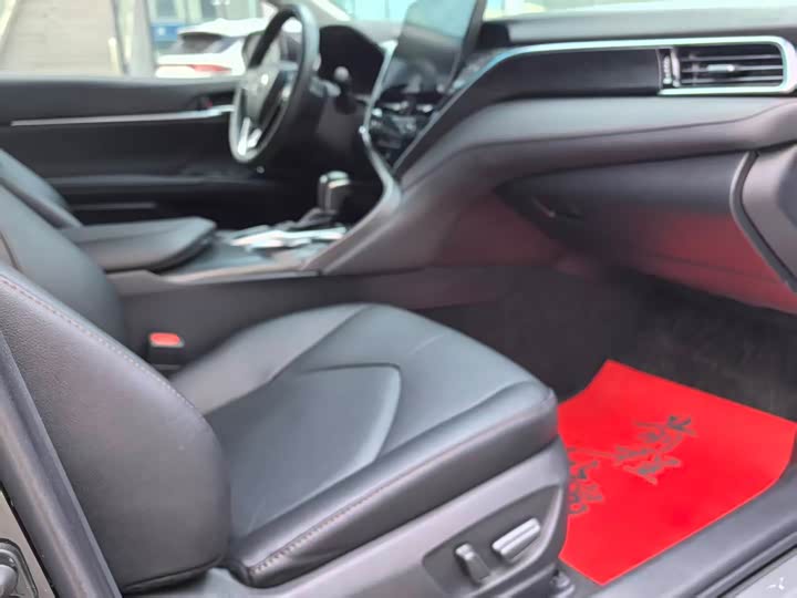 Фото 7 - Toyota Camry