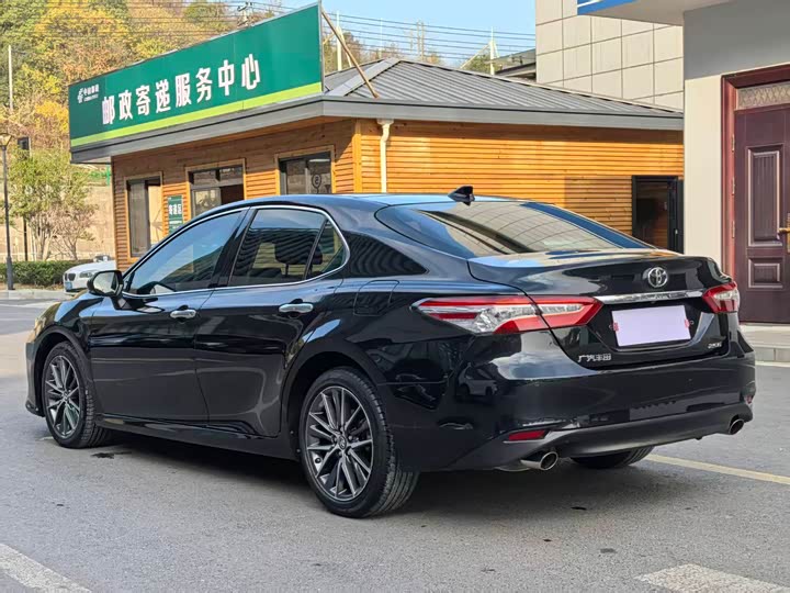 Фото 9 - Toyota Camry