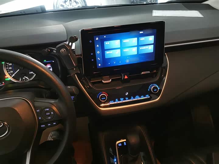 Фото 10 - Toyota Corolla