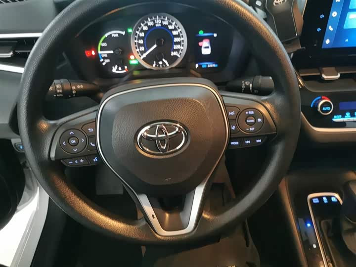 Фото 11 - Toyota Corolla