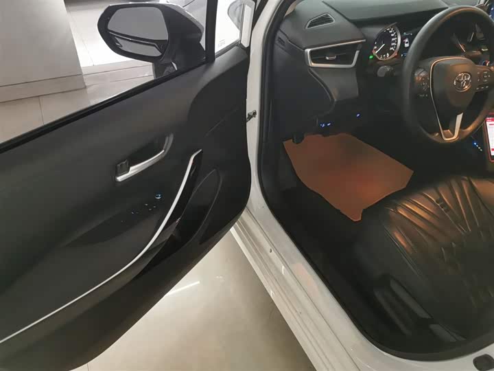 Фото 16 - Toyota Corolla