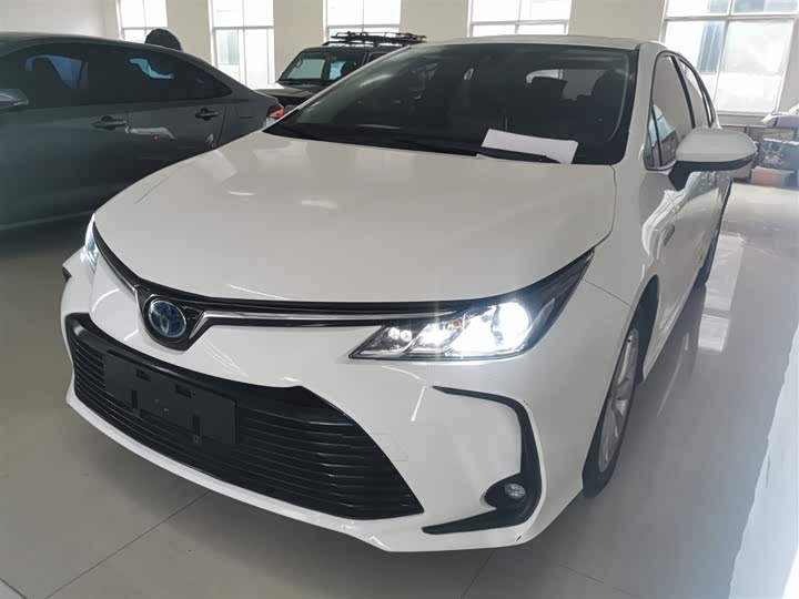 Фото 2 - Toyota Corolla