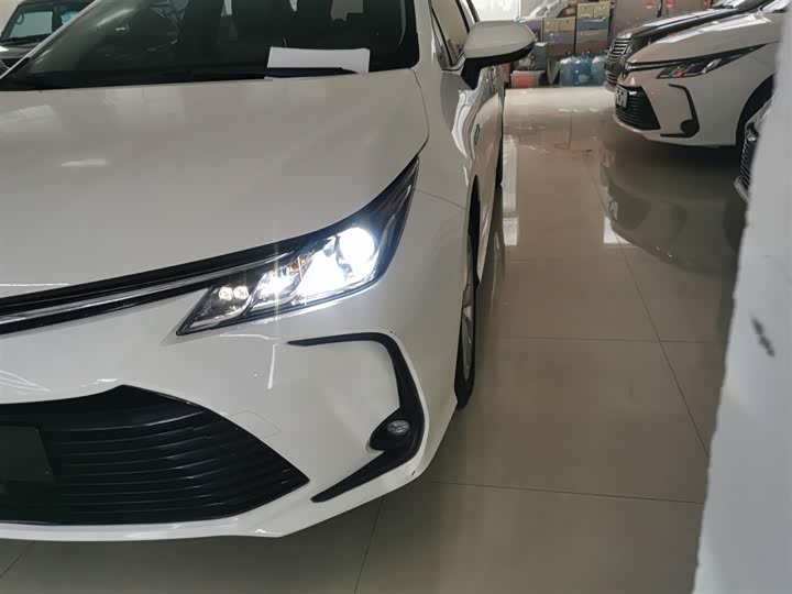 Фото 24 - Toyota Corolla