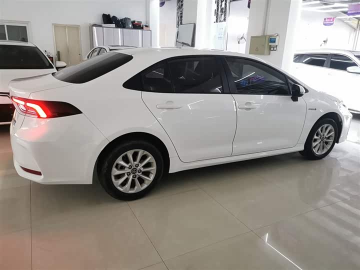 Фото 5 - Toyota Corolla