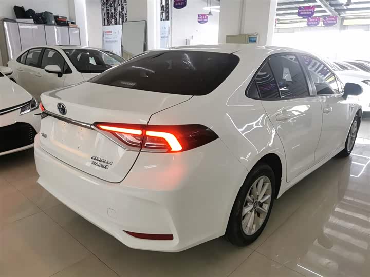 Фото 7 - Toyota Corolla