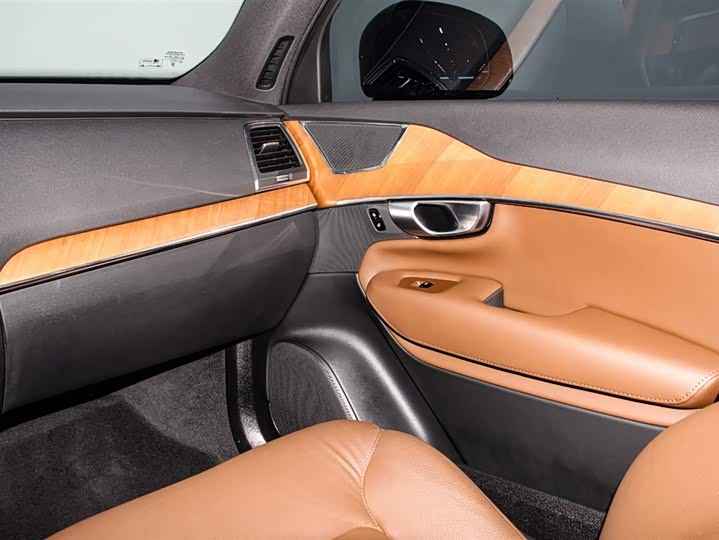 Фото 16 - Volvo XC90