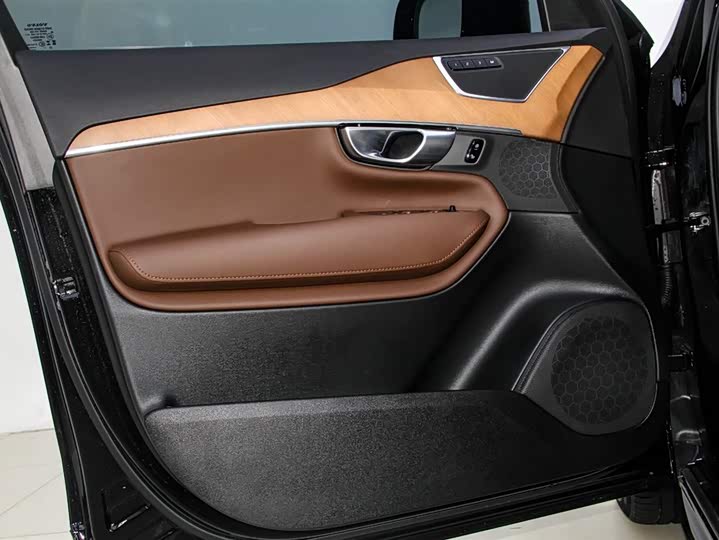 Фото 20 - Volvo XC90