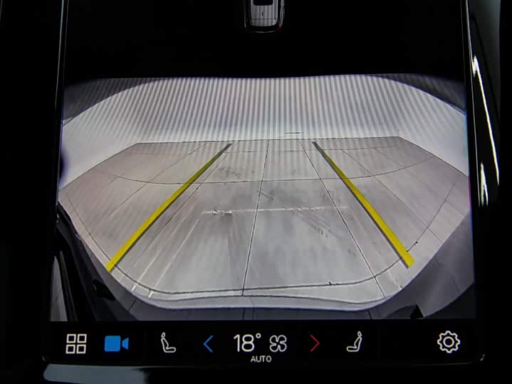 Фото 21 - Volvo XC90