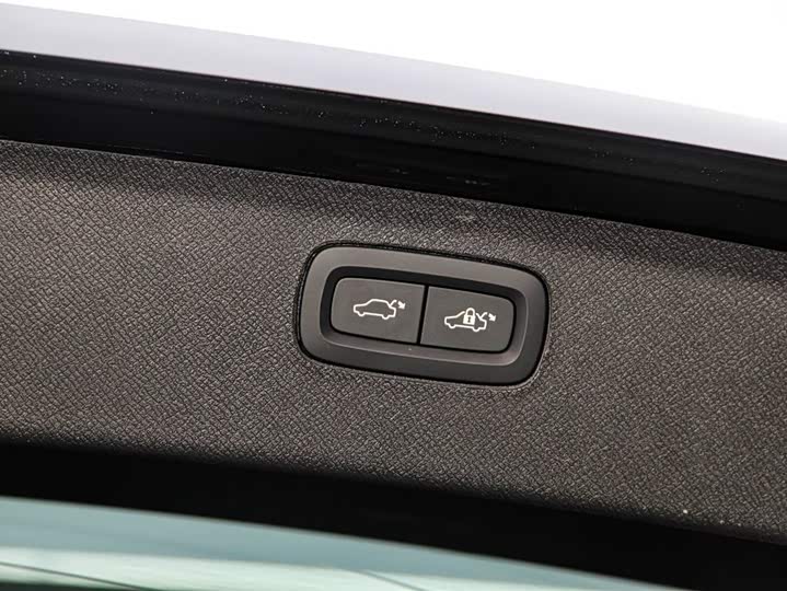 Фото 24 - Volvo XC90