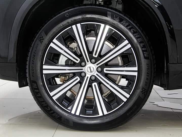 Фото 31 - Volvo XC90