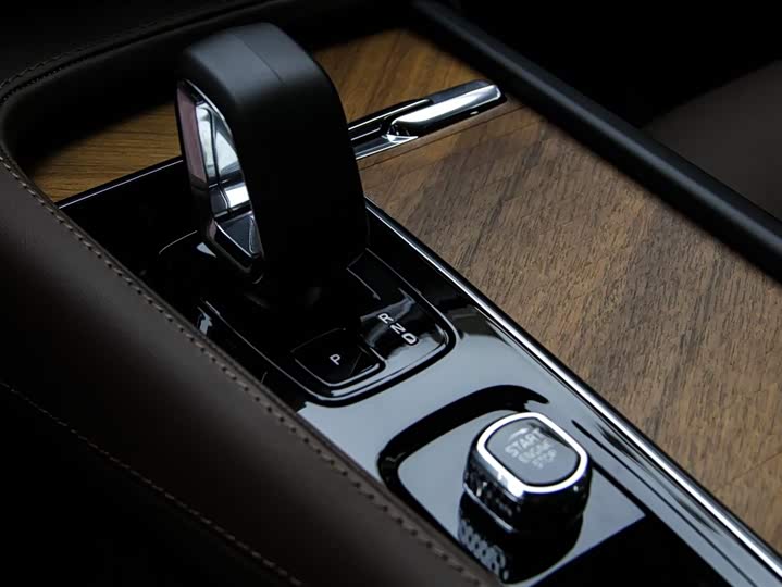 Фото 7 - Volvo XC90