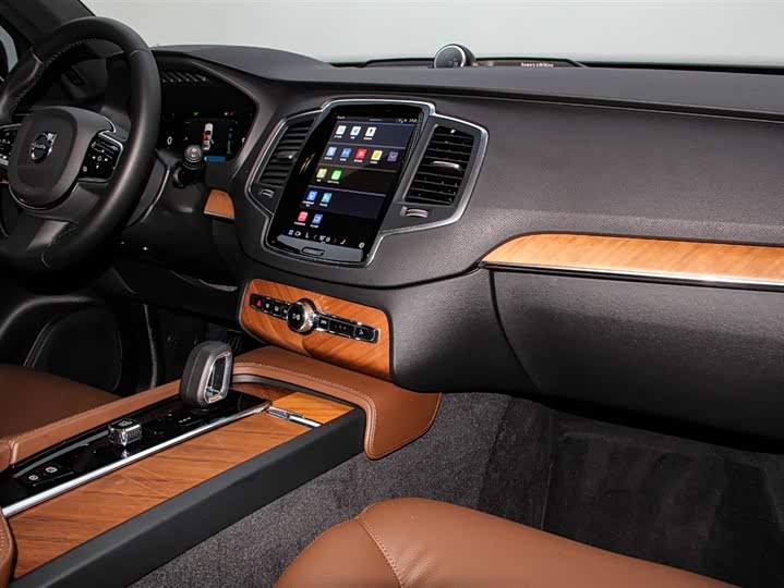 Фото 9 - Volvo XC90