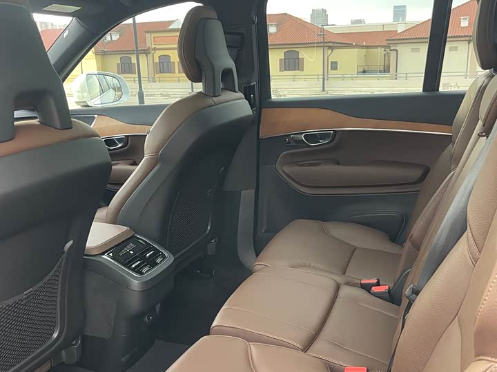 Фото 10 - Volvo XC90