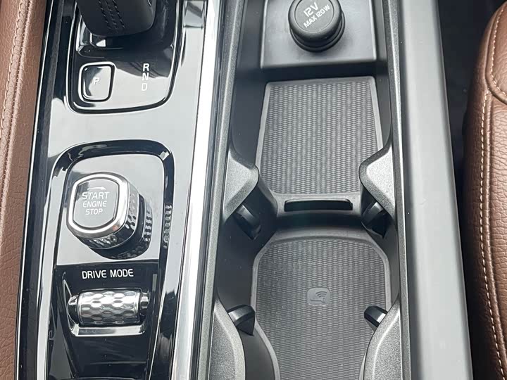 Фото 13 - Volvo XC90