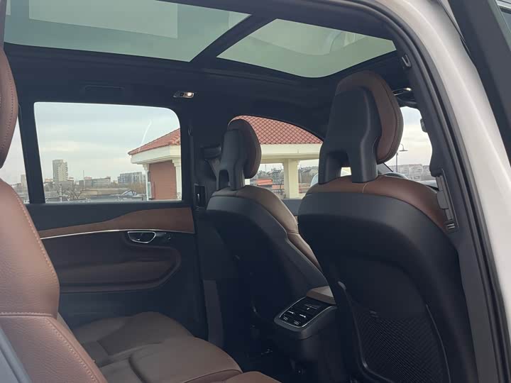 Фото 16 - Volvo XC90