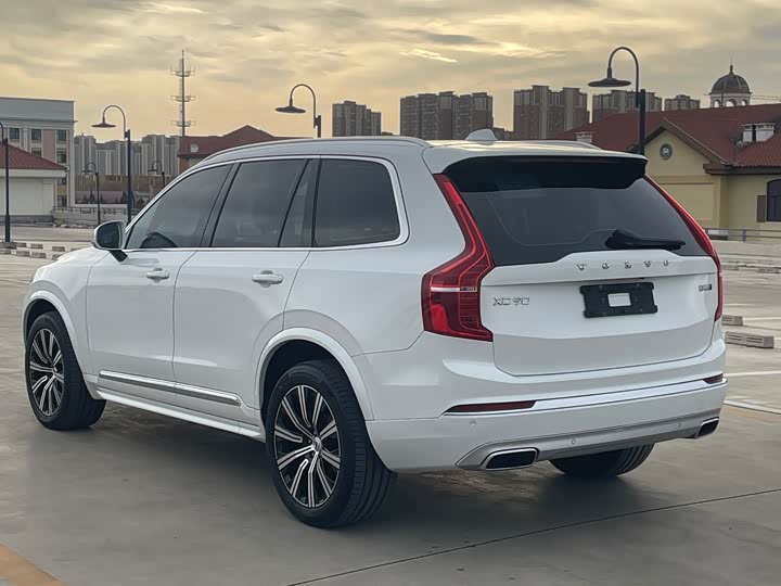 Фото 3 - Volvo XC90
