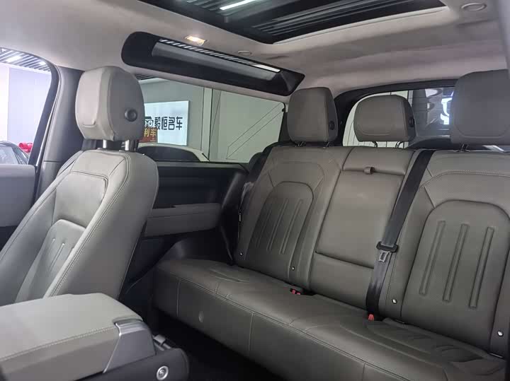 Фото 6 - Land Rover Defender