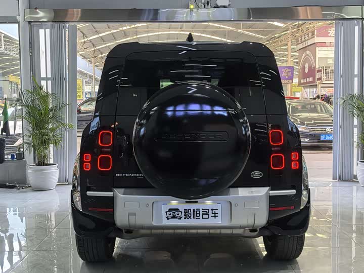 Фото 9 - Land Rover Defender