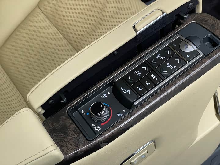 Фото 13 - Toyota Alphard