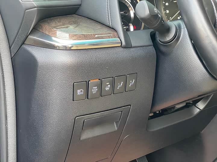 Фото 15 - Toyota Alphard