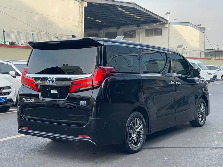 Фото 4 - Toyota Alphard